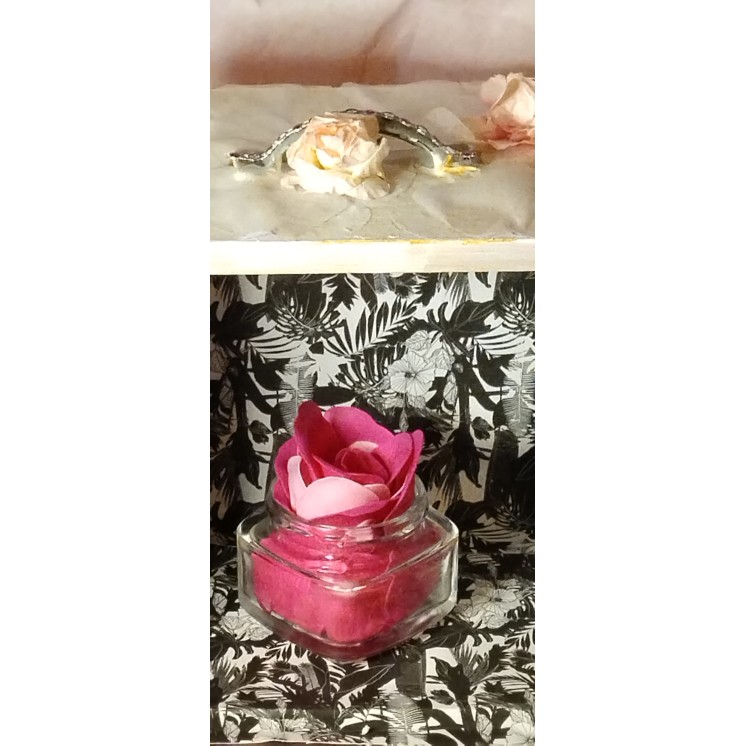 Une boite pour une fleur Idee originale pour une decoration stylee